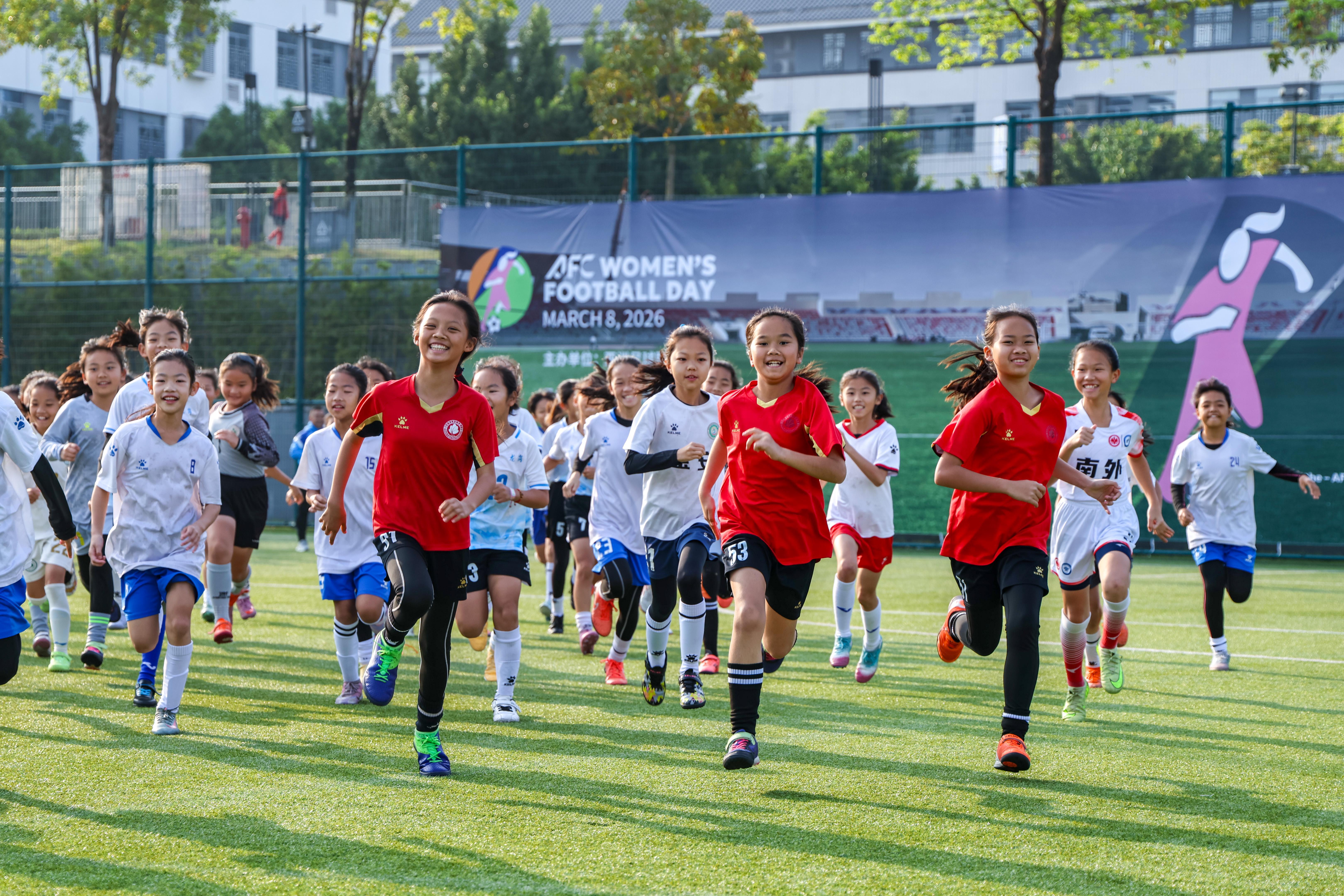 九游体育官网登录入口-女孩的足球梦值得尊重！“亚足联女足日”活动连续三年在深举办